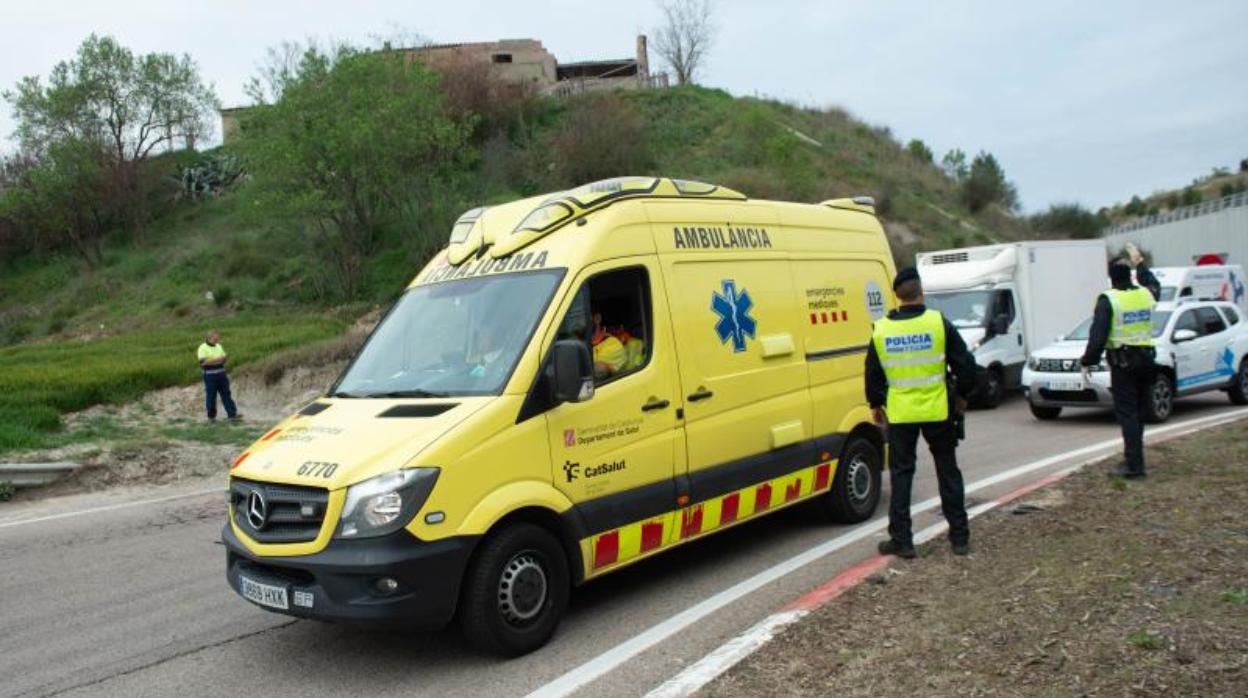 Una ambulancia en la zona de la Conca de Òdena, recientemente