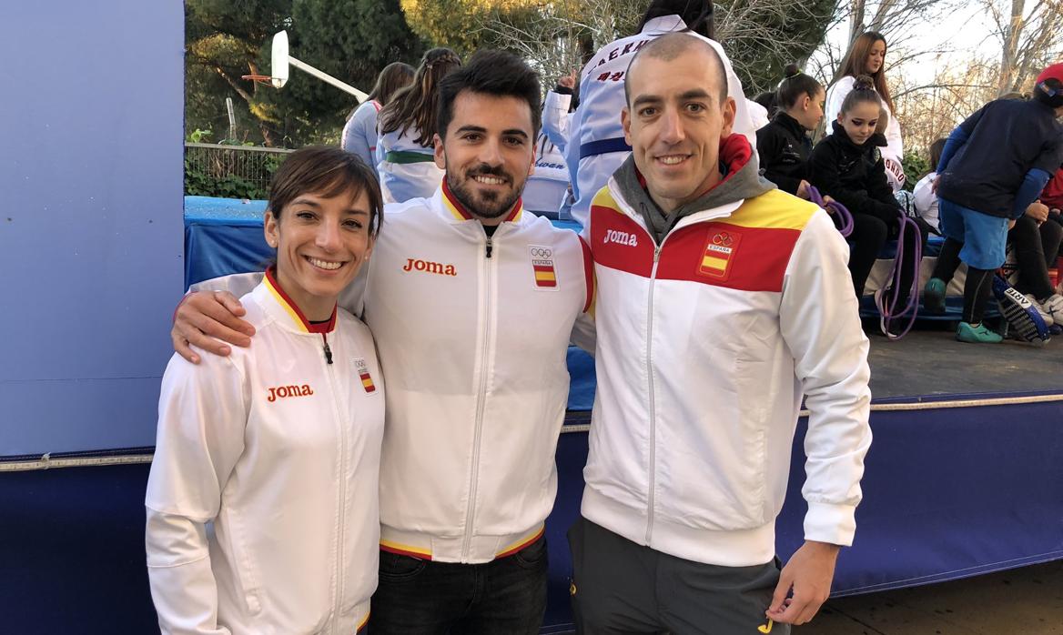 Los deportistas Sandra Sánchez, Paco Cubelos y Fernando Alarza desfilaron en una carroza en la última cabalgata de los Reyes Mayos en Talavera de la Reina, su ciudad natal