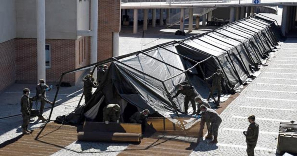 Integrantes del regimiento de ingenieros instalan un hospital de campaña en Segovia