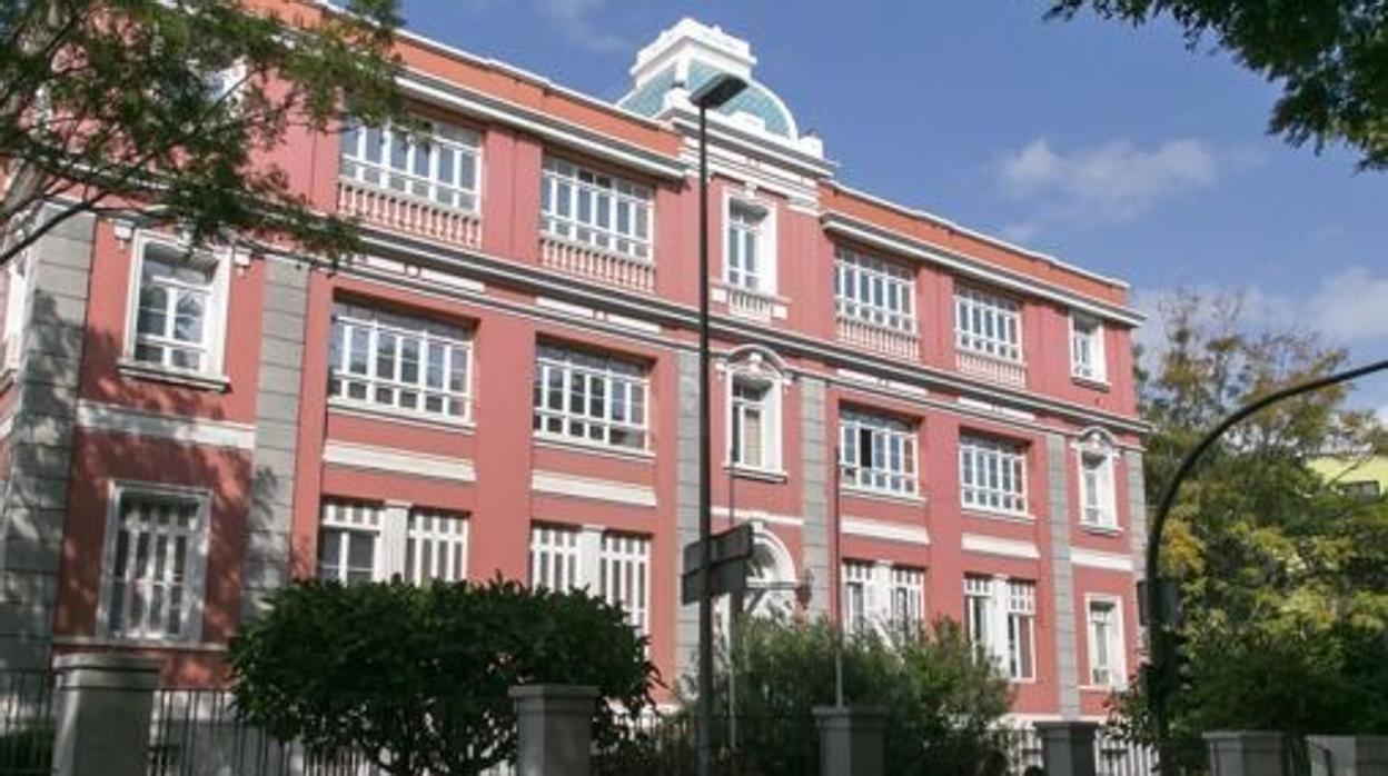 Fachada de la consejría de Sanidad en Santa Cruz de Tenerife