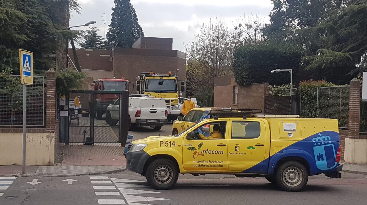 Operarios del plan de desinfección en Talavera