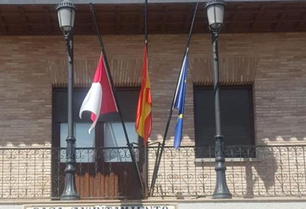 Banderas a media asta en el Ayuntamiento de Mocejón