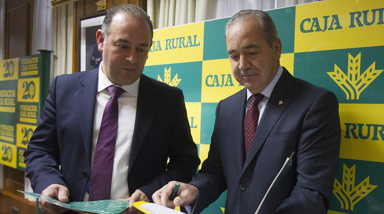 El director general de Caja Rural de Zamora, Cipriano García; y el presidente, Nicanor Santos Rafael, en una imagen de archivo