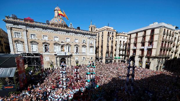 Colau admite que fiestas mayores y grandes festivales será de lo último que se autorice tras el confinamiento