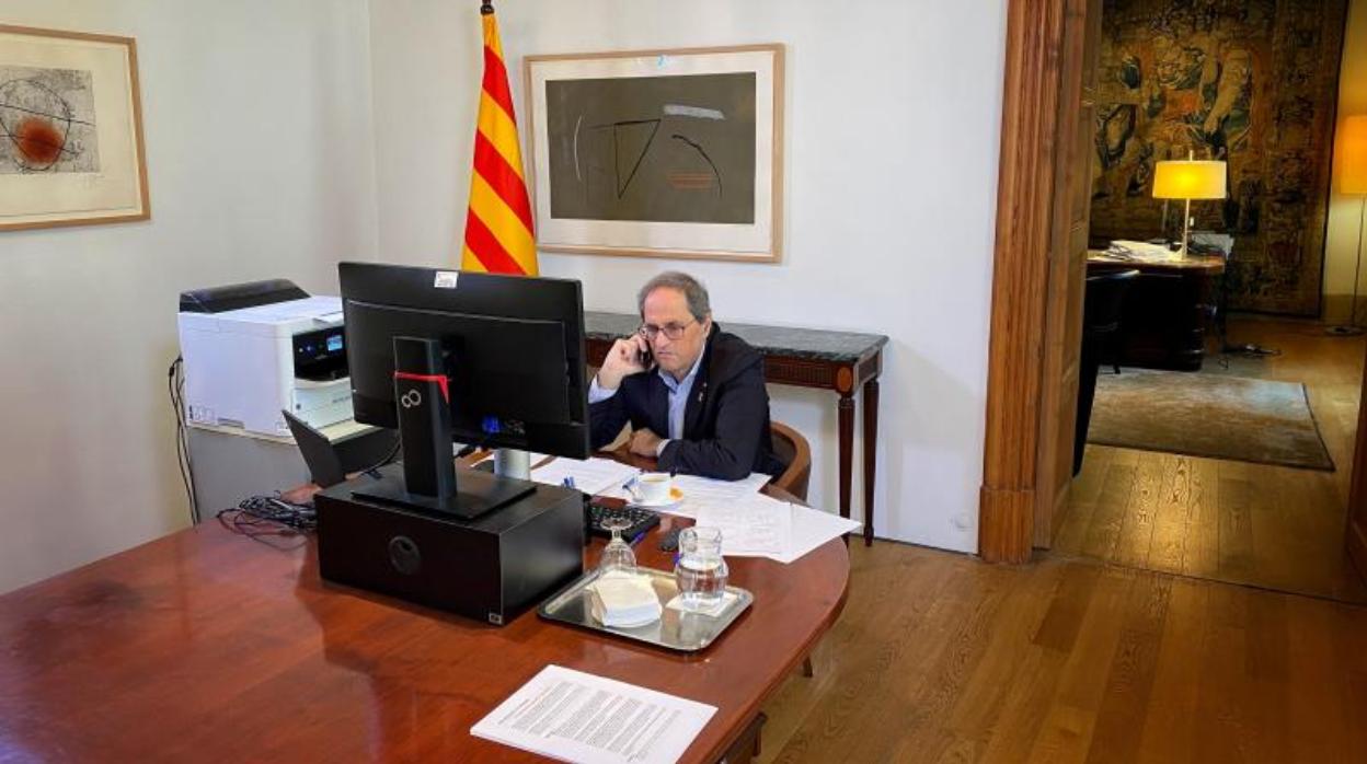 El presidente de la Generalitat, Quim Torra, durante una de sus reuniones telemáticas