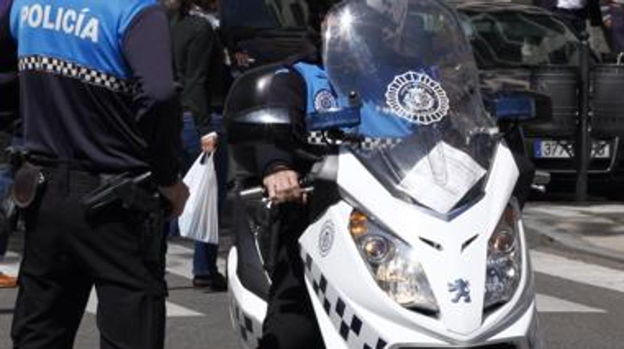 Efectivos de la Policía Local en Valladolid, en una imagen de archivo