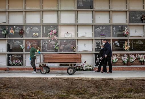 Imagen de otro entierro tomada en el Cementerio General de Valencia