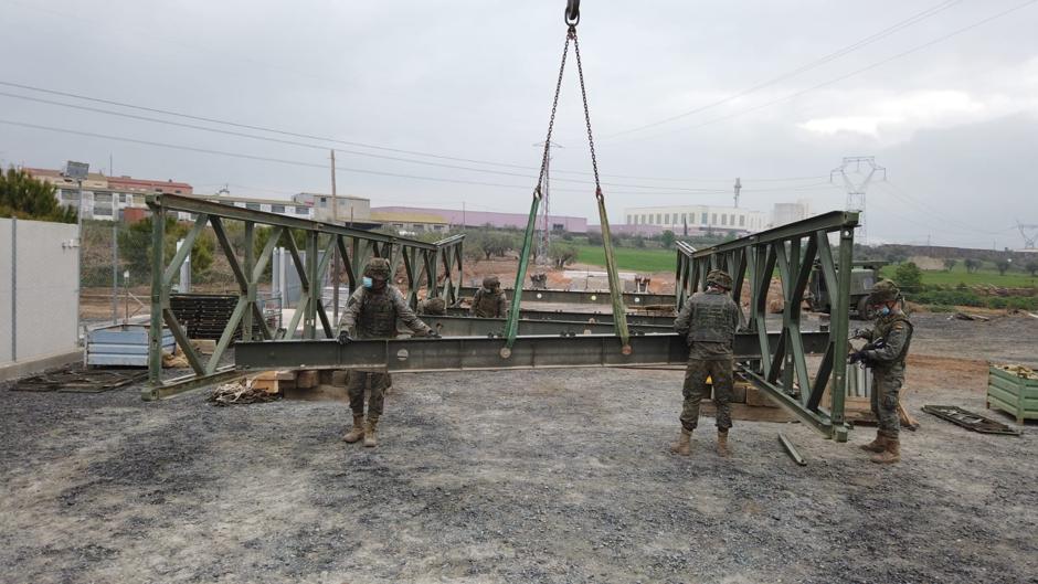 El Ejército reconstruye un puente arrasado por la DANA en Tarragona