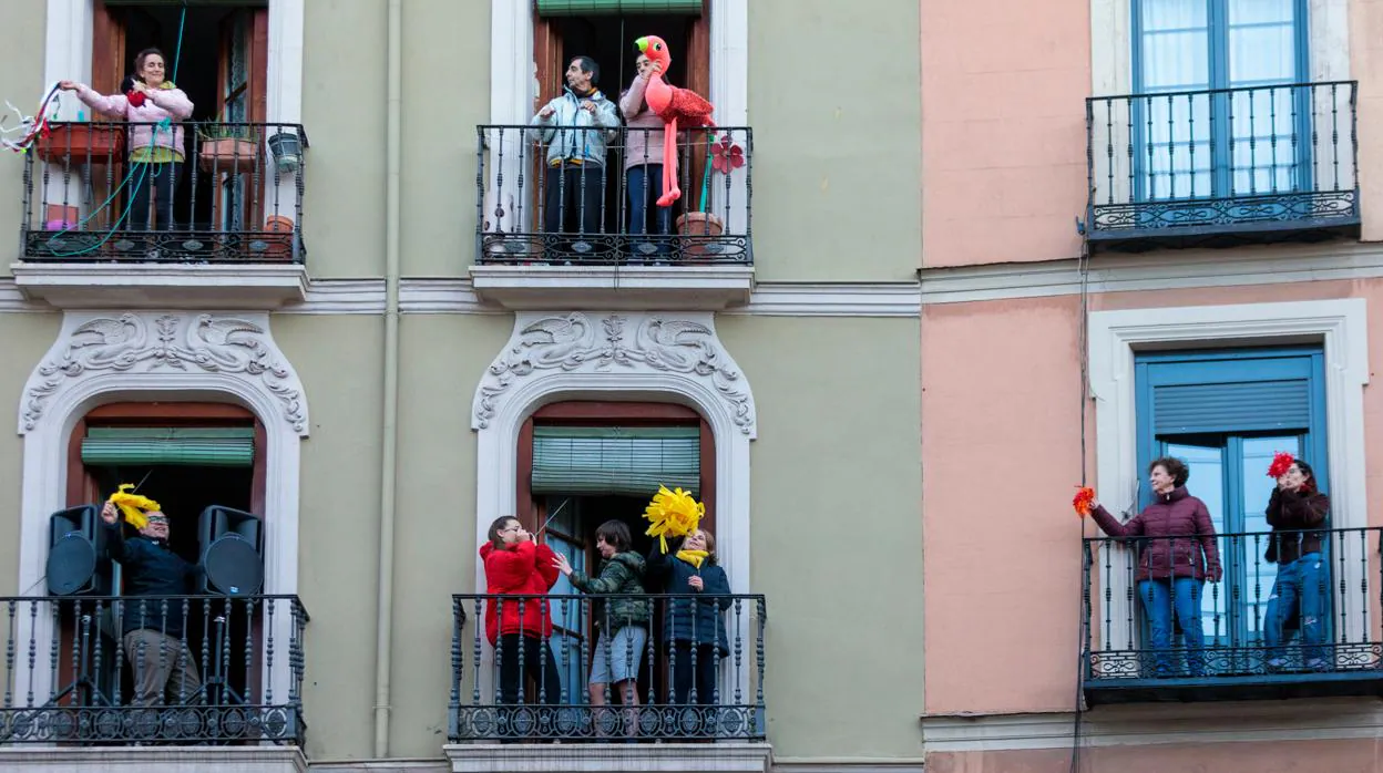 Aplauso sanitario en los balcones de Valladolid