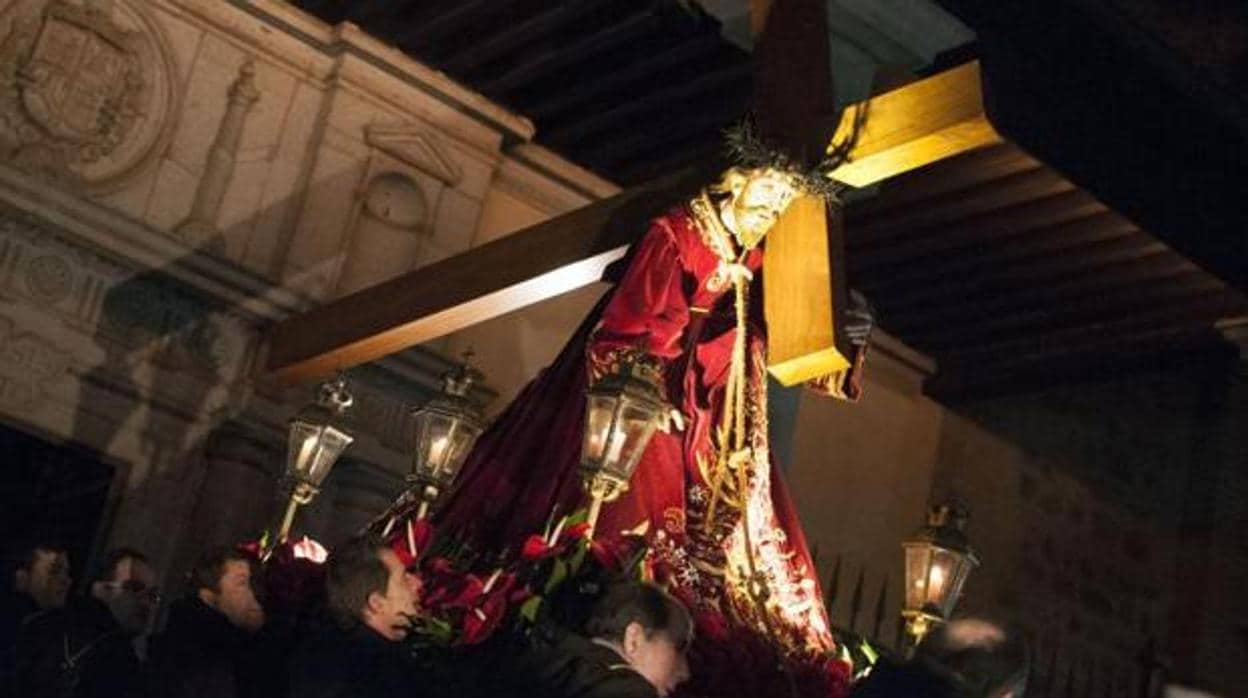 El Cristo Redentor en procesión por las calles de Toledo
