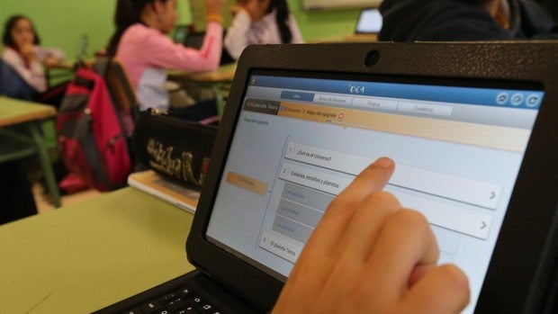 Entregan gratis tabletas y tarjetas SIM para poder estudiar «online»