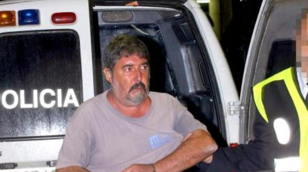 Echániz fue extraditado por Venezuela, se fugó, y luego por Nicaragua en 2003