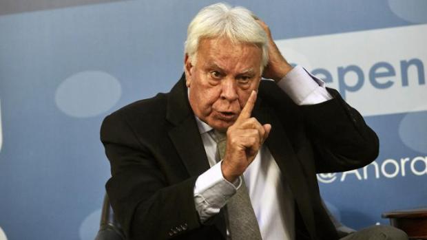 Felipe González elogia a Almeida frente a la «inexperiencia» del Gobierno de Sánchez e Iglesias