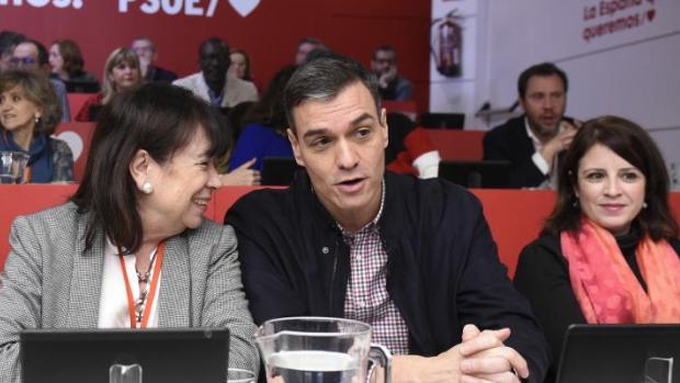 El PSOE elabora un argumentario para defenderse de las críticas sin admitir errores