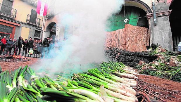 Calçots, ni brasas ni romesco