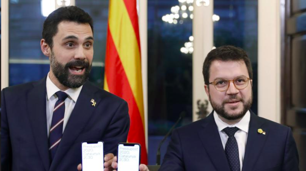 Torrent y Aragonès, el 29 de enero pasado, el día que el gobierno catalán presentó las cuentas en el Parlamento autonómico