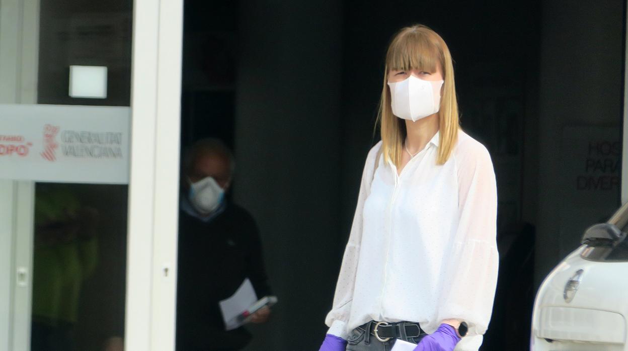 Imagen tomada esta semana a las puertas de un hospital de Elche