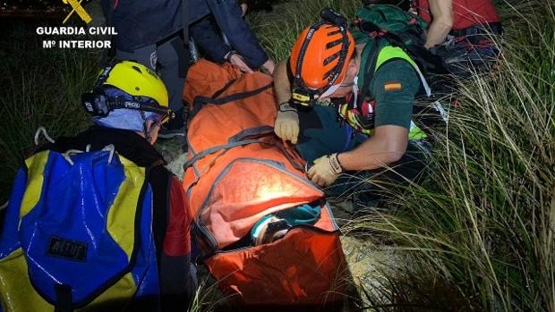La Guardia Civil rescata en Mallorca a una senderista herida y luego la denuncia por saltarse el estado de alarma