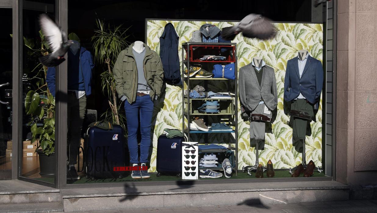 Una tienda de ropa cerrada en Bilbao por la alarma sanitaria