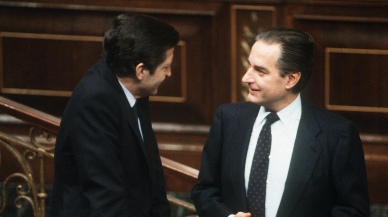 Adolfo Suárez, junto a Landelino Lavilla en el Congreso de los Diputados