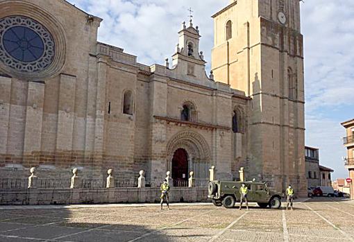Labores de desinfección en la Colegiata de Santa María la Mayor de Toro (Zamora)