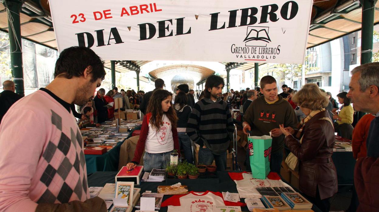 Este atípico 23 de abril no podremos ver la estampa habitual de plazas llenas de libreros y lectores