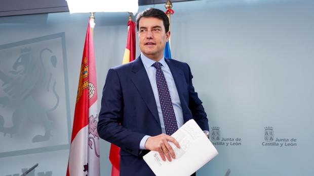 La Junta «desenmascara» a Puente al detallar que le llamó tres veces sin respuesta