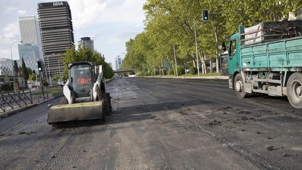 Arranca la operación asfalto en la Castellana pese al confinamiento