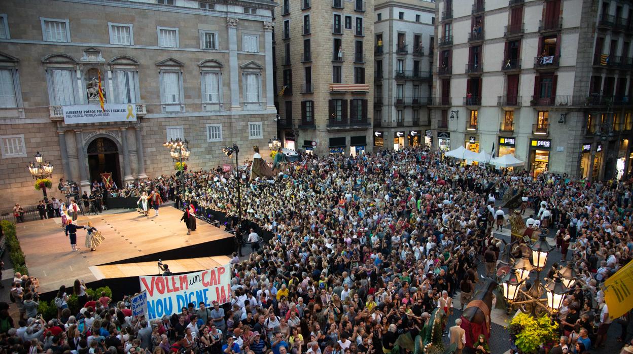 Vista de la plaza Sant Jaume durante las Fiestas de la Mercè