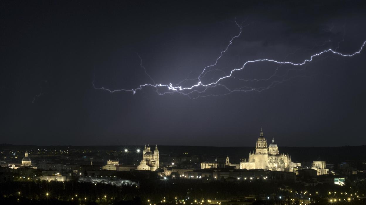 Imagen de archivo de una tormenta sobre Salamanca