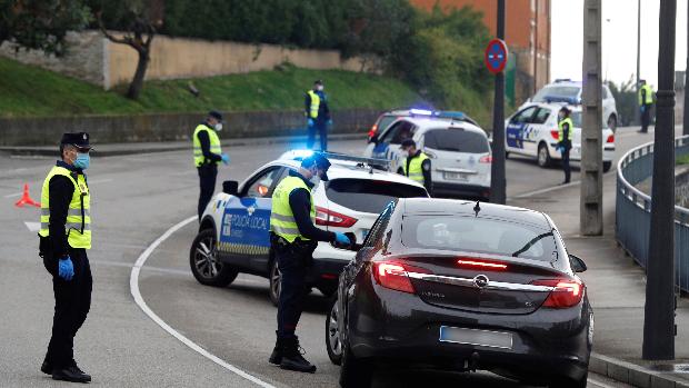 La Policía Local de Palma interviene en dos domicilios por celebrar una pelea de gallos y una fiesta privada