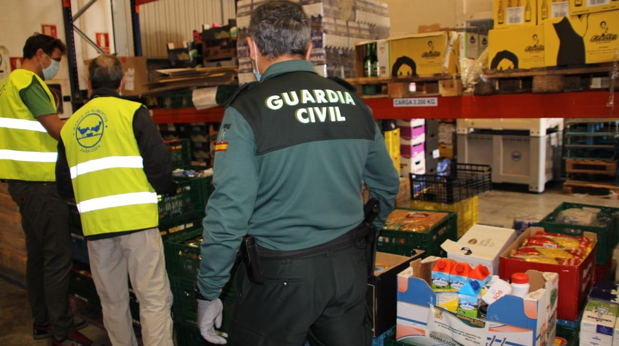 La Guardia Civil acaba de entregar su donación al Banco de Alimentos de Aragón: dos toneladas de comida