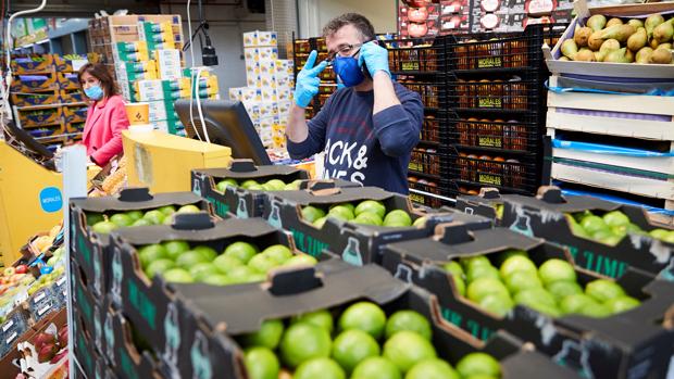 La pandemia transforma la compra de los barceloneses: online, alimentos tradicionales y mucha vitamina C