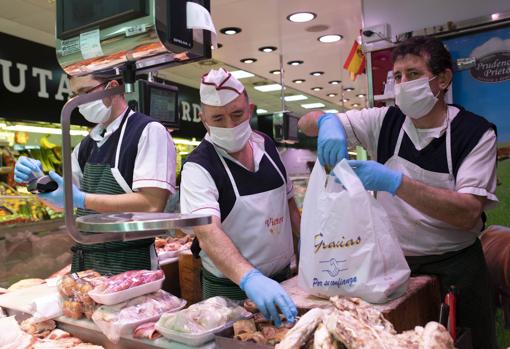 Uno de los puestos del mercado de Tetuán que dona alimentos