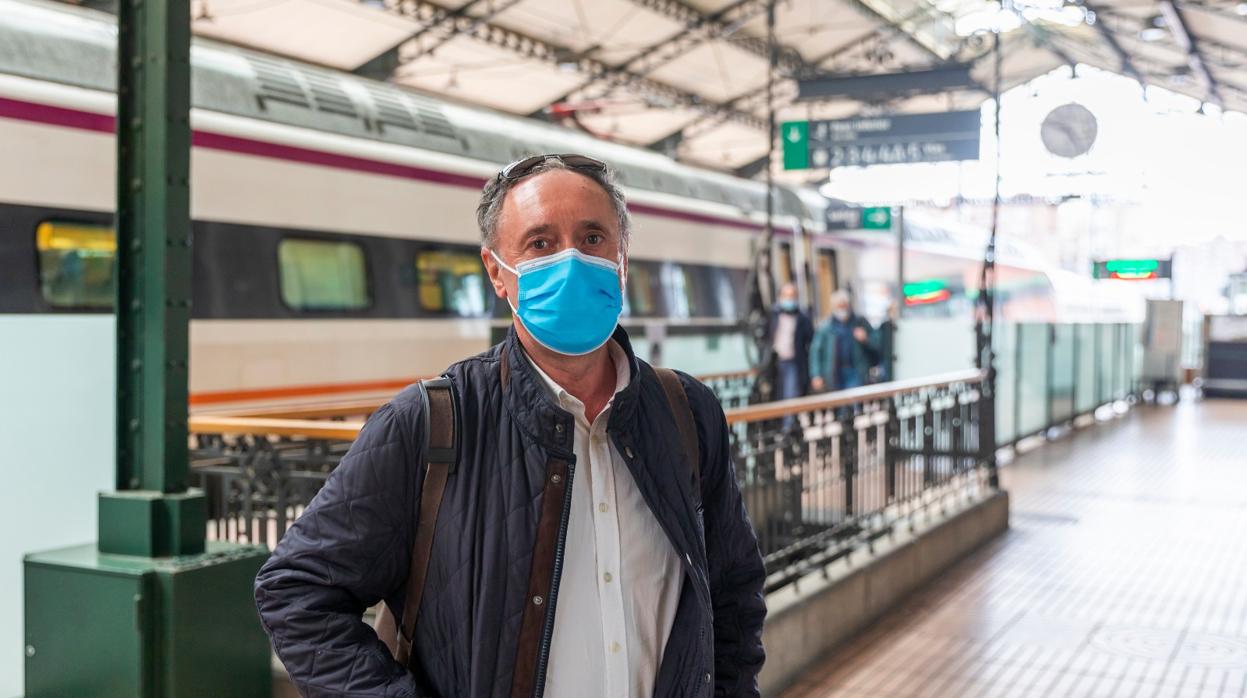 Rafael Costa, en la estación del tren de Valladolid