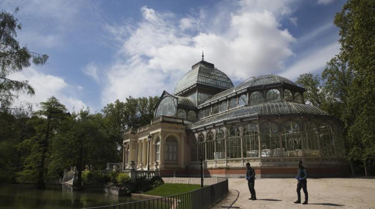 La Guardia Civil en El Retiro, que permanece cerrado al público