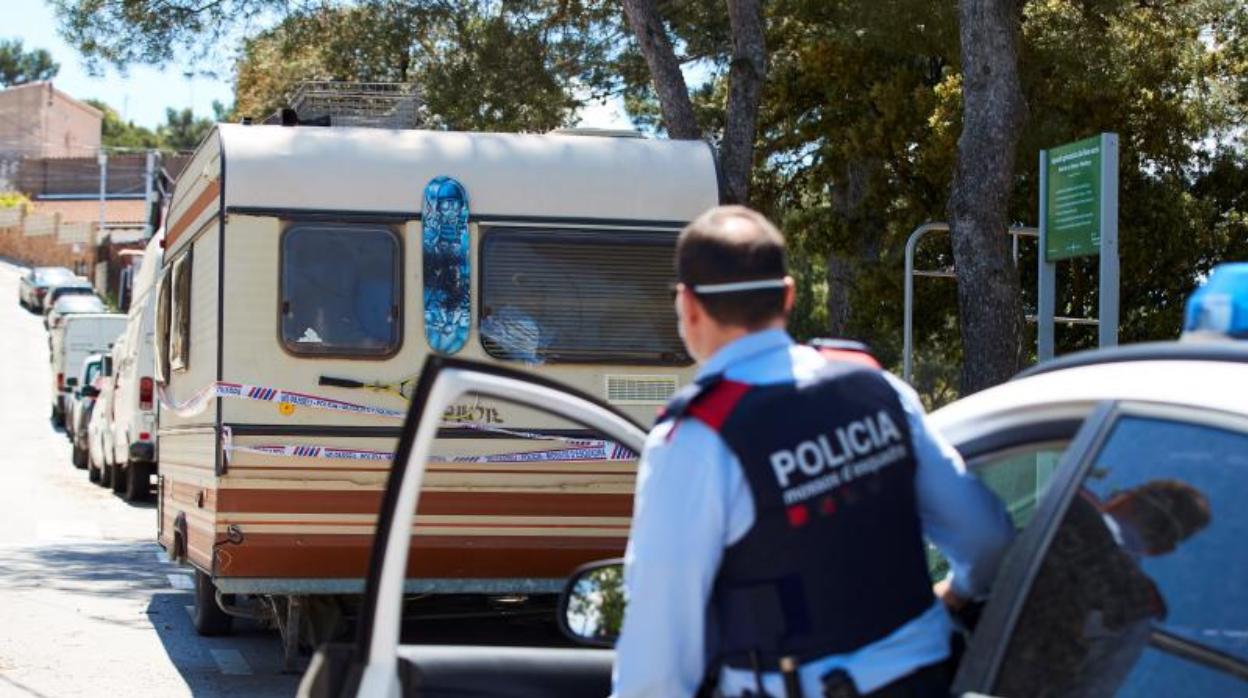 La caravana aparcada en Sant Cugat donde vivía el detenido