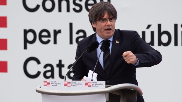 Puigdemont insinúa que la Agencia Tributaria le lanza «ataques informáticos» desde Badalona