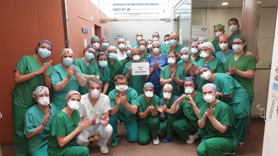 El homenaje de los intensivistas del CHUAC al resto de personal de UCI: «Los ponemos en un pedestal»