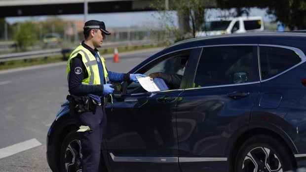 Un millar de policías vigilarán las salidas de Madrid para evitar viajes indebidos por el puente de mayo