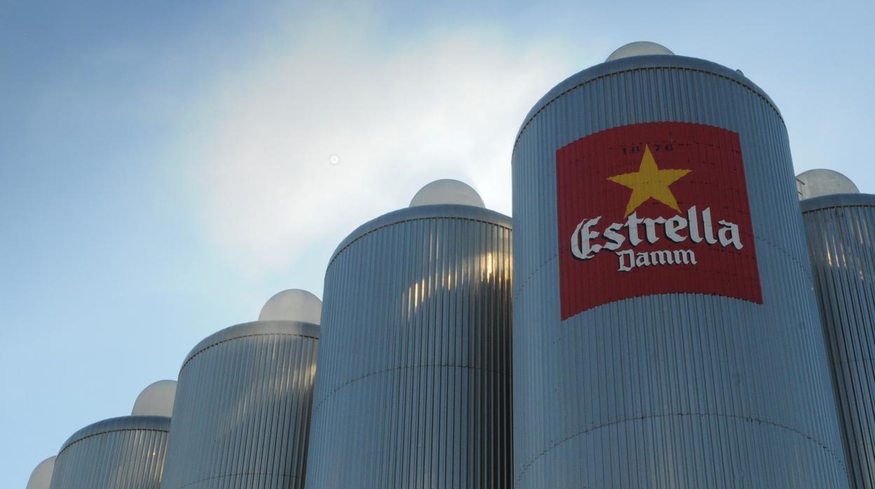 Una planta de producción de Estrella Damm en Barcelona