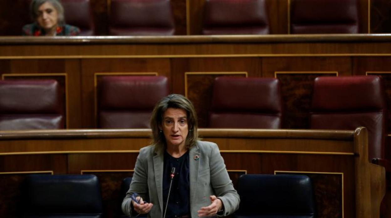 La vicepresidenta cuarta del Gobierno, Teresa Ribera, ayer en el Congreso de los Diputados