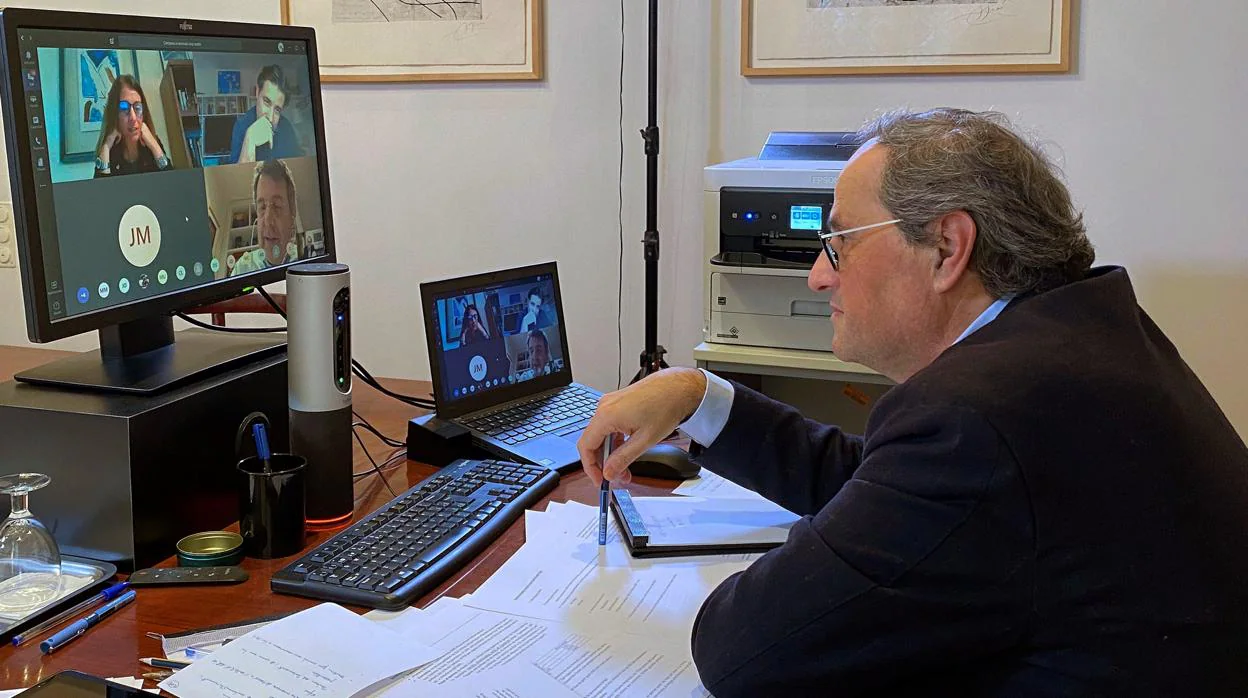 El presidente de la Generalitat, Quim Torra, se reúne por videoconferencia
