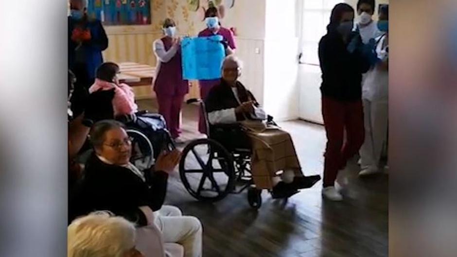 Así celebran en una residencia de Segovia la recuperación de 20 ancianos con coronavirus