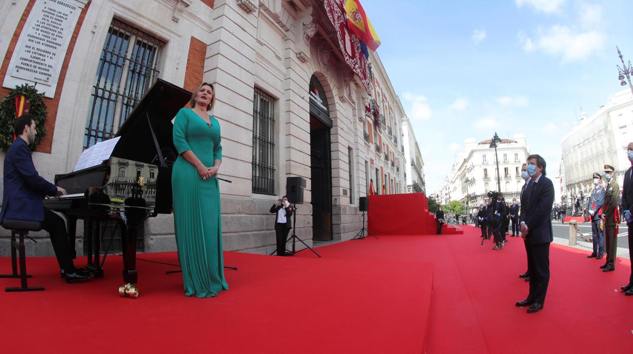 La soprano Ainhoa Arteta cerró el acto de homenaje