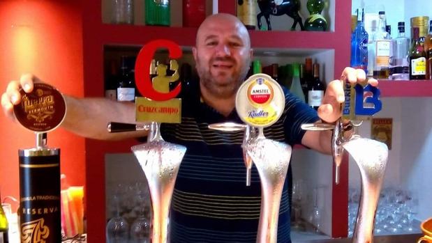 Las tablas de salvación de José y Almudena, dueños de un bar en Toledo: «Si no, el ahogo sería muy grande»