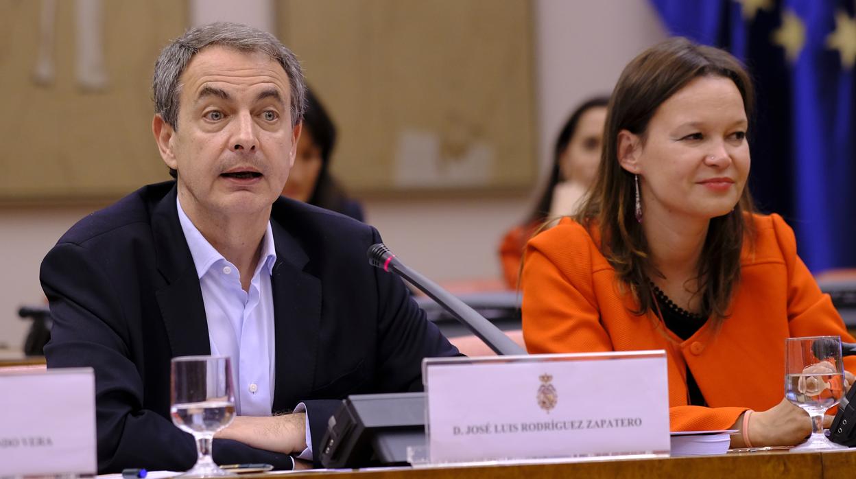 El expresidente del Gobierno,José Luis Rodríguez Zapatero y Leire Pajín en el Congreso de los Diputados