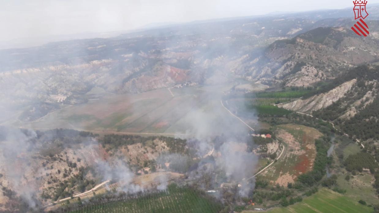 Imagen aérea del incendio de Casas de Ves