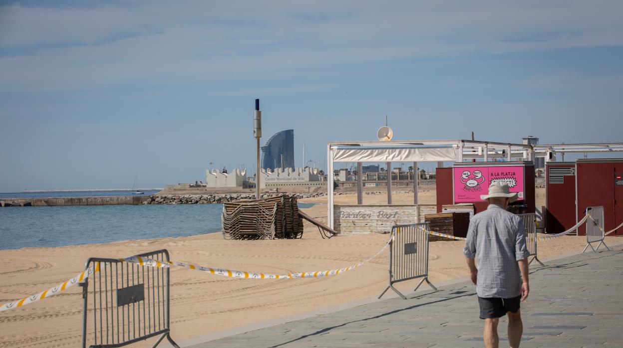 Una playa de Barcelona, durante la pandemia