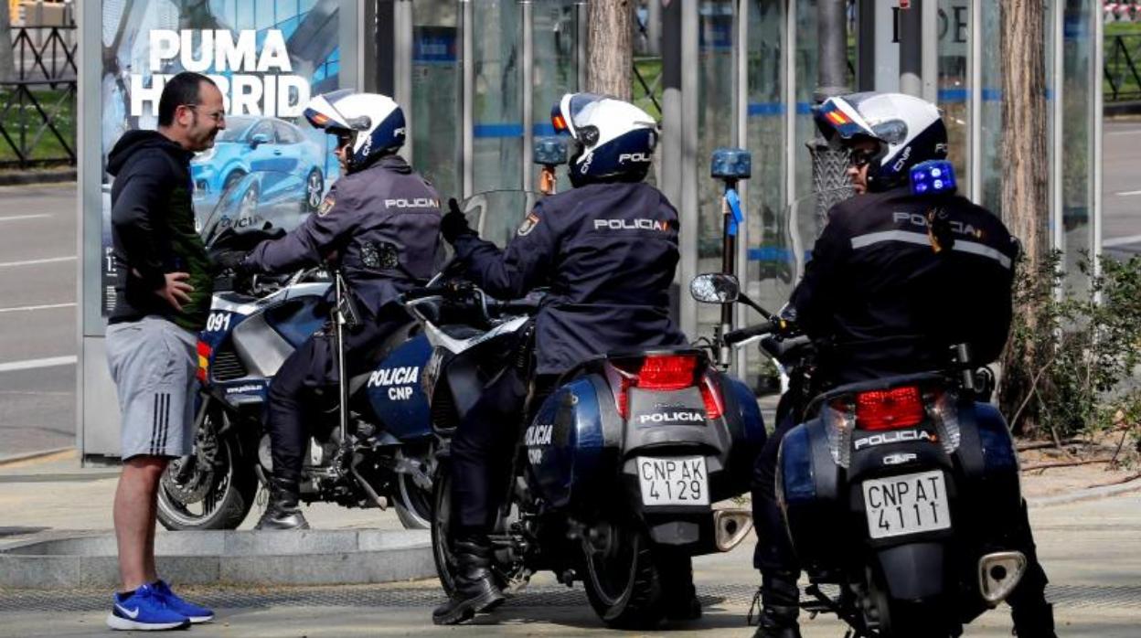 Policías motorizados desplegados en Madrid por la crisis del coronavirus